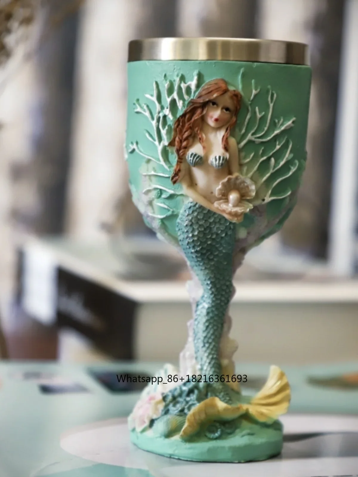 Resin Crafts - Dreidimensional gravierte Meerjungfrau-Handbemalte Kunstharz-Kelche, kreative Edelstahl-Weingläser,